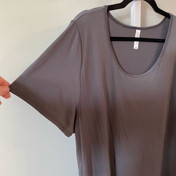 LuLaRoe Gray Short Sleeve Tee - Picture 2 of 4